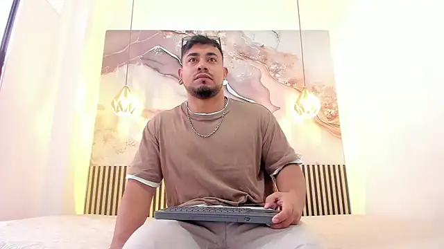 BrianMalonee online show from November 11, 2025, 11:54 am