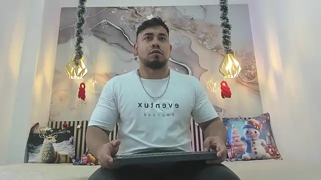 BrianMalonee online show from December 5, 2025, 12:03 pm