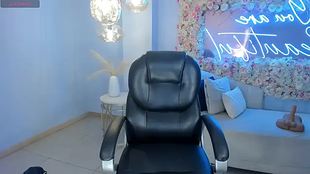 AlessaRomero online show from December 15, 2025, 8:02 pm