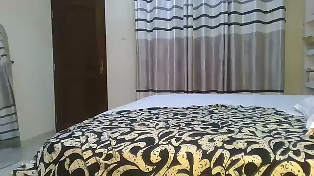 Snapshot of Fine_assie chatting on June 21, 2026, 5:59 pm Fine assie online show from June 21, 2026, 5:59 pm