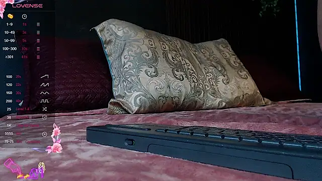 pretty cristal69 online show from March 10, 2026, 3:06 pm