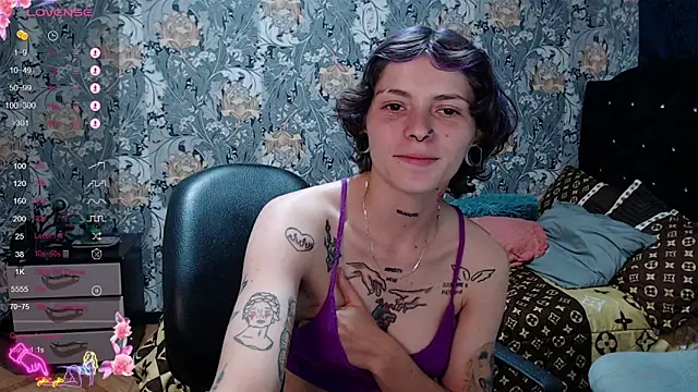Snapshot of pretty_cristal69 chatting on April 21, 2026, 2:51 am pretty cristal69 online show from April 21, 2026, 2:51 am