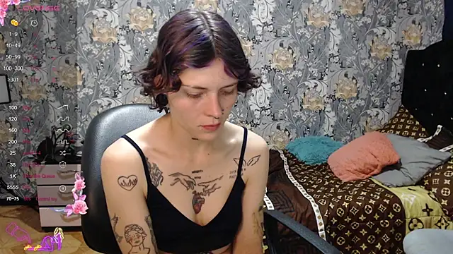Snapshot of pretty_cristal69 chatting on April 23, 2026, 11:18 pm pretty cristal69 online show from April 23, 2026, 11:18 pm
