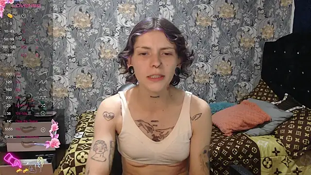 Snapshot of pretty_cristal69 chatting on April 25, 2026, 2:14 am pretty cristal69 online show from April 25, 2026, 2:14 am