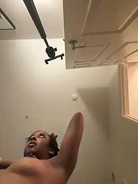 Snapshot of Your_Paris chatting on March 6, 2026, 3:36 am Your Paris online show from March 6, 2026, 3:36 am