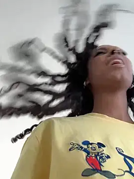 Snapshot of Your_Paris chatting on March 7, 2026, 8:06 pm Your Paris online show from March 7, 2026, 8:06 pm