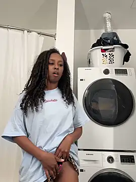 Snapshot of Your_Paris chatting on March 20, 2026, 11:31 pm Your Paris online show from March 20, 2026, 11:31 pm