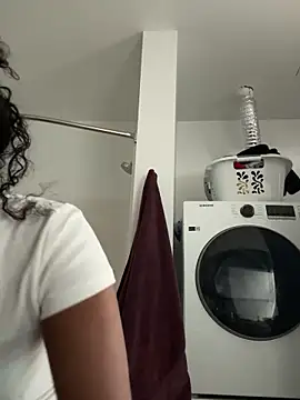 Snapshot of Your_Paris chatting on March 21, 2026, 5:27 pm Your Paris online show from March 21, 2026, 5:27 pm