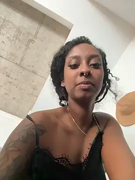 Snapshot of Your_Paris chatting on March 22, 2026, 8:01 pm Your Paris online show from March 22, 2026, 8:01 pm