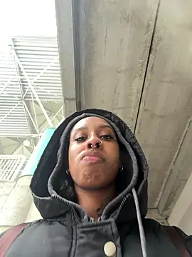 Snapshot of Your_Paris chatting on March 25, 2026, 4:02 pm Your Paris online show from March 25, 2026, 4:02 pm