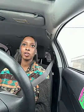 Snapshot of Your_Paris chatting on April 4, 2026, 8:39 pm Your Paris online show from April 4, 2026, 8:39 pm