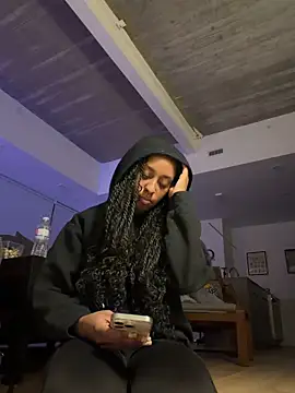 Snapshot of Your_Paris chatting on April 8, 2026, 3:28 am Your Paris online show from April 8, 2026, 3:28 am