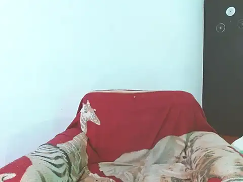 lucydreamm online show from April 19, 2026, 12:43 am