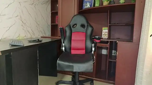 MissEscarleth online show from October 18, 2025, 2:36 am