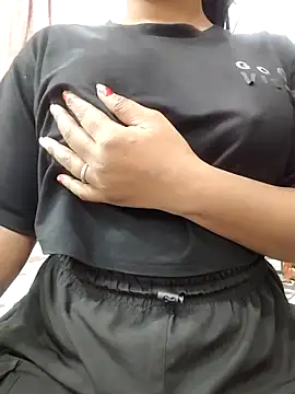 MohiniHott online show from December 4, 2025, 6:34 am