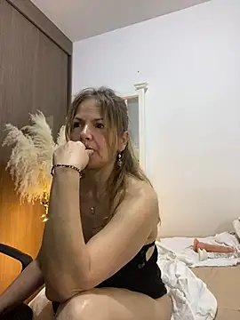 Snapshot of Leyna_liu chatting on January 23, 2025, 8:04 am Leyna liu online show from January 23, 2025, 8:04 am