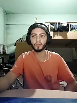 kleineid77 online show from November 4, 2025, 7:24 pm