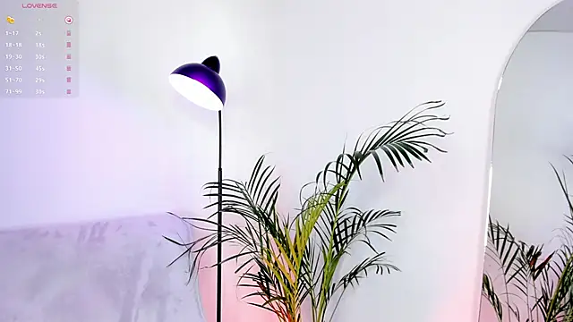 Snapshot of meow_moon_ chatting on January 24, 2025, 8:13 am meow moon online show from January 24, 2025, 8:13 am