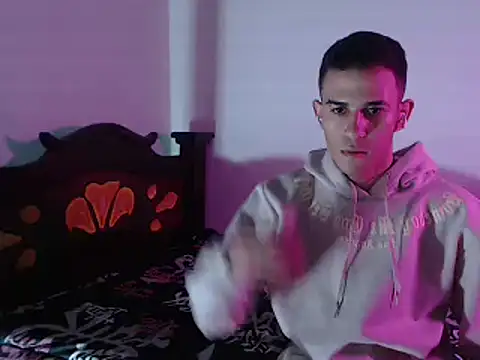 isaaclatino online show from December 13, 2024, 6:31 am