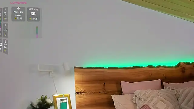 Snapshot of AliceBessos chatting on January 29, 2025, 5:45 pm AliceBessos online show from January 29, 2025, 5:45 pm