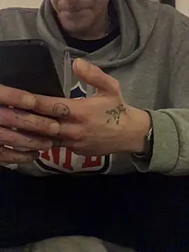 Snapshot of Simboxxx040 chatting on January 9, 2025, 12:41 pm Simboxxx040 online show from January 9, 2025, 12:41 pm