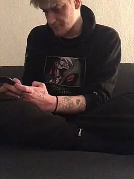 Simboxxx040 online show from March 15, 2026, 11:33 pm