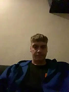 Simboxxx040 online show from April 24, 2026, 9:39 pm