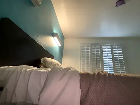 tatted-bitty online show from October 3, 2025, 1:02 am