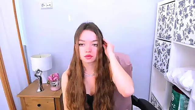 Snapshot of GraceLips chatting on March 19, 2025, 6:35 am GraceLips online show from March 19, 2025, 6:35 am