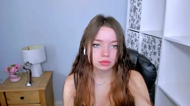 GraceLips online show from October 25, 2025, 5:37 am