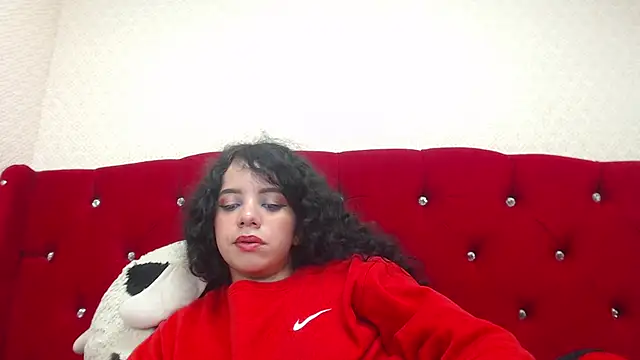 EmmaCowperr online show from February 4, 2025, 2:32 pm