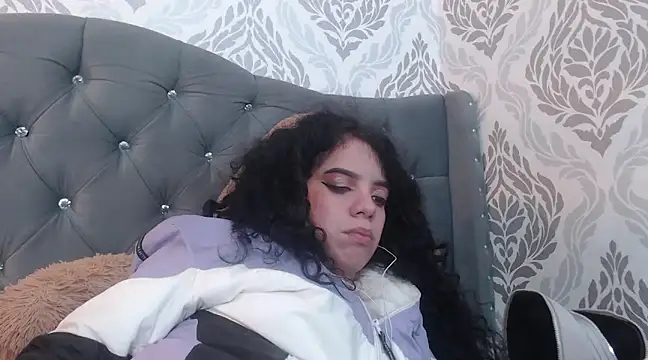 EmmaCowperr online show from March 7, 2025, 8:44 pm