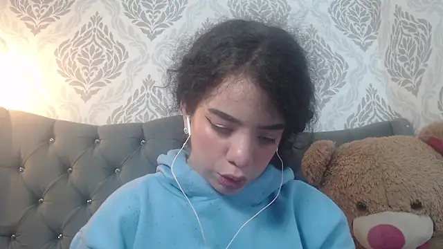 EmmaCowperr online show from March 15, 2025, 11:50 pm