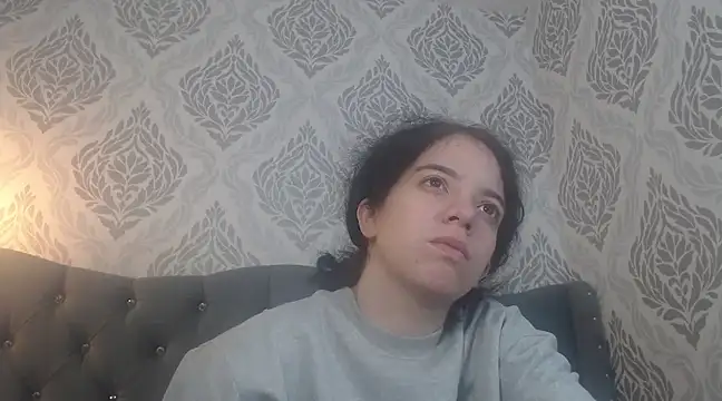 EmmaCowperr online show from March 22, 2025, 5:41 pm