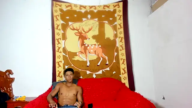 oliverhot2005 online show from February 11, 2025, 11:22 pm