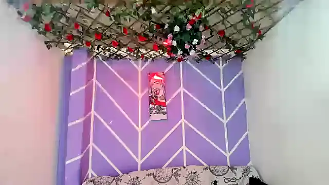 oliverhot2005 online show from September 30, 2025, 8:03 pm