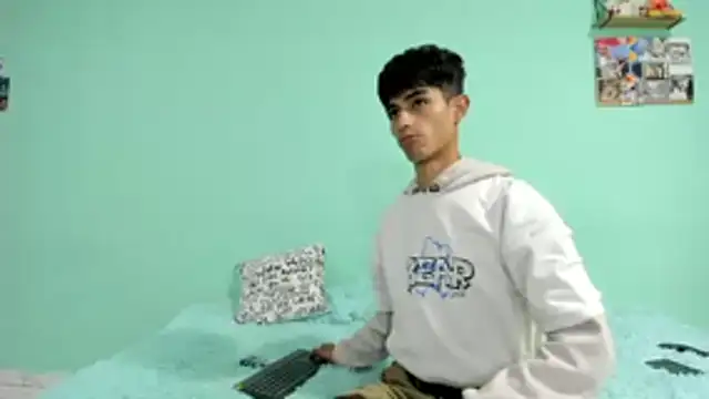 oliverhot2005 online show from October 19, 2025, 8:31 pm