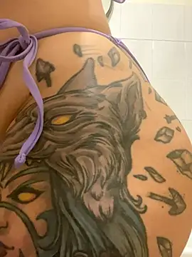 Luccreccia  online show from November 6, 2025, 9:43 am