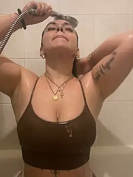 Luccreccia  online show from February 5, 2026, 9:25 am