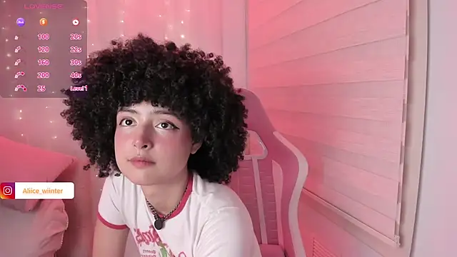 Snapshot of Alice_winter_ chatting on June 6, 2026, 6:12 pm Alice winter online show from June 6, 2026, 6:12 pm