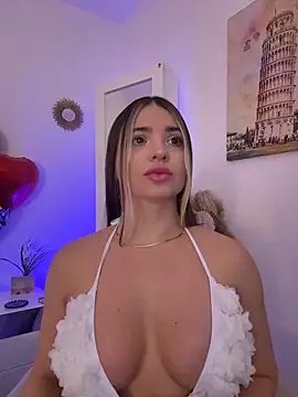 Ashleyjenner  online show from February 16, 2026, 12:23 pm