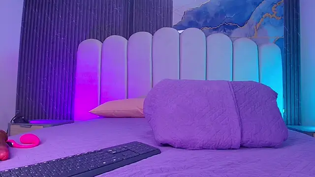 hot dione online show from April 7, 2026, 7:14 pm