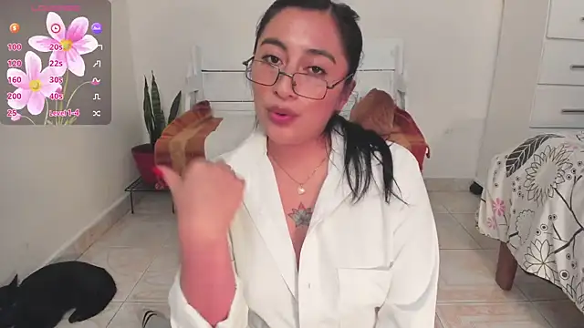 LisaHadwin online show from October 13, 2025, 8:42 pm