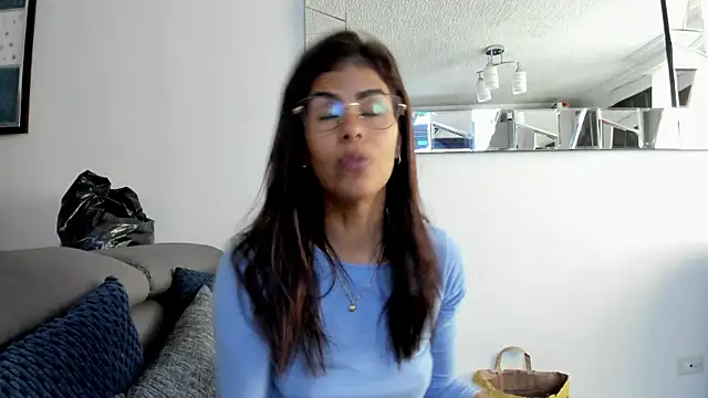 karlina charlotte1 online show from March 3, 2025, 1:20 pm
