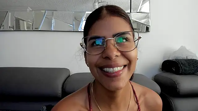 karlina charlotte1 online show from March 21, 2025, 1:01 pm