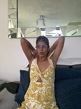karlina charlotte1 online show from July 15, 2026, 1:49 pm