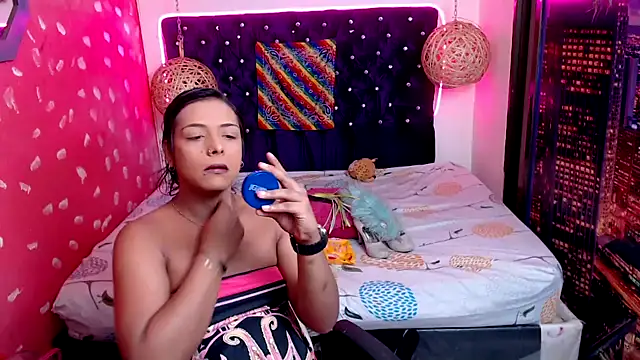 EmilyTsSweet online show from February 19, 2025, 2:44 pm