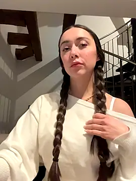 emiliasommer online show from November 25, 2025, 7:47 pm