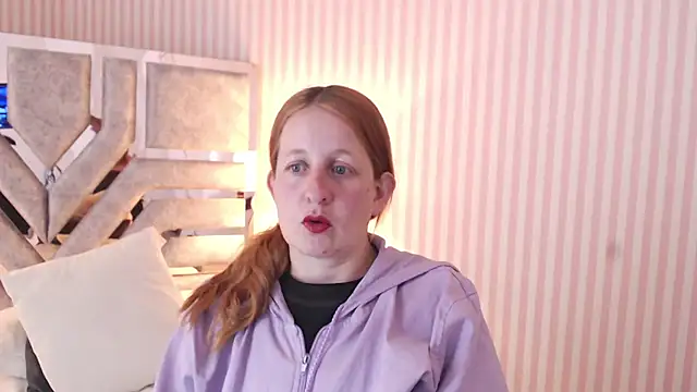 ViioletaMora online show from February 3, 2025, 7:42 pm