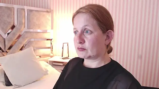 ViioletaMora online show from February 3, 2025, 10:54 pm